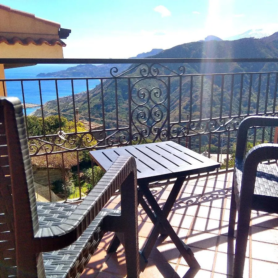 Villa Casa Francesco Forza dʼAgro Ferienhaus