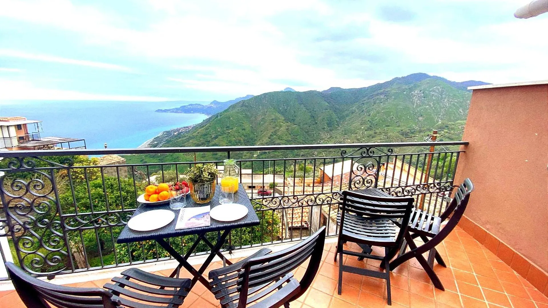 Casa Francesco Villa Forza d'Agro Italy